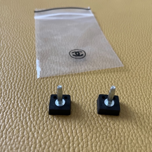 Chanel - Picture 3 of 3